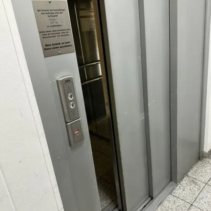 + + + ARKADENHOF + + + GEKÜHLTES BÜRO + + +  U3 Schlachthausgasse + + + - Bild 3