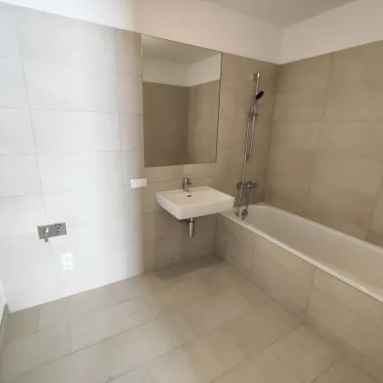 NEUBAU ERSTBEZUG! 2-Zimmer-Wohnung mit Balkon im 4. OG in 1210 Wien! Top 1/32 - Bild 3