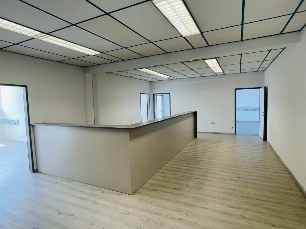 Büroetage mit flexibler Raumaufteilung in verkehrsgünstiger Lage - Bild 1