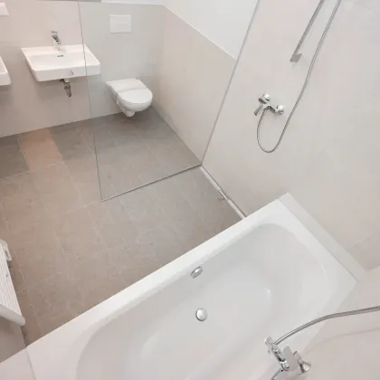 ERSTBEZUG, JETZT einziehen! Kernsanierter Albau mit modernster Ausstattung ab 41 m² -148m² Wohnfläche, 2-4 Zimmer plus Nebenräume, Etagen- und DG Wohnungen, Kurzzeitvermietung möglich ! - Bild 3