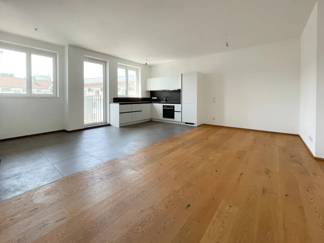 NÄHE NASCHMARKT: 3-Zimmerwohnung mit Balkon im stilvoll sanierten Altbau - Bild 1