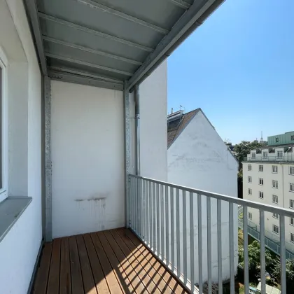 NÄHE NASCHMARKT: U4 Pilgramgasse - 3-Zimmerwohnung mit hofseitigem Balkon (vermietet - aktuelle Rendite 2,8%) - Bild 2