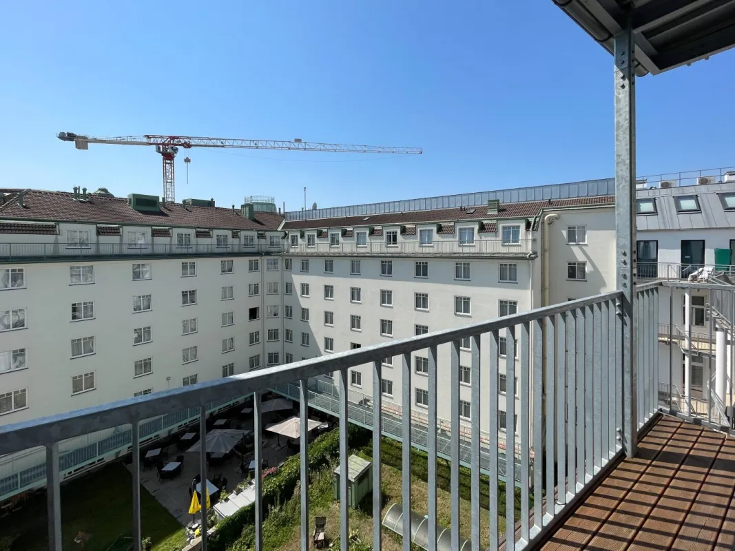 NÄHE NASCHMARKT: U4 Pilgramgasse - 3-Zimmerwohnung mit hofseitigem Balkon (vermietet - aktuelle Rendite 2,8%) - Bild 1