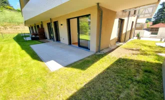 Barfuß ins Gras. Direkt vom Wohnzimmer aus. Den Sommer bereits im eigenen Garten verbringen! TOP Neubauwohnung mit viel Freiraum! Traumhafter Eigengarten + 3 Zimmer + Grün wohin das Auge reicht + Luftwärmepumpe!