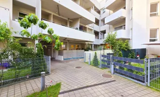 Die Gelegenheit! Entzückende Altbauwohnung mit hofseitiger Terrasse bzw. Garten + Saniertes Altbauhaus mit großem Innenhof + Beste Infrastrukur und Anbindung! Jetzt zugreifen!