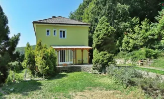 SANIERUNGSBEDÜRFTIGE VILLA MIT POOL