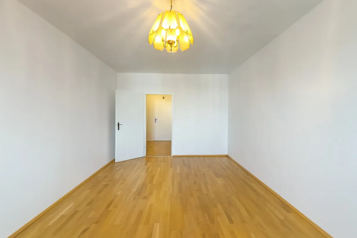 Solide investieren: vermietete 1-Zimmer-Anlegerwohnung & Tiefgaragenplatz mit 4,4% Rendite - Bild 1