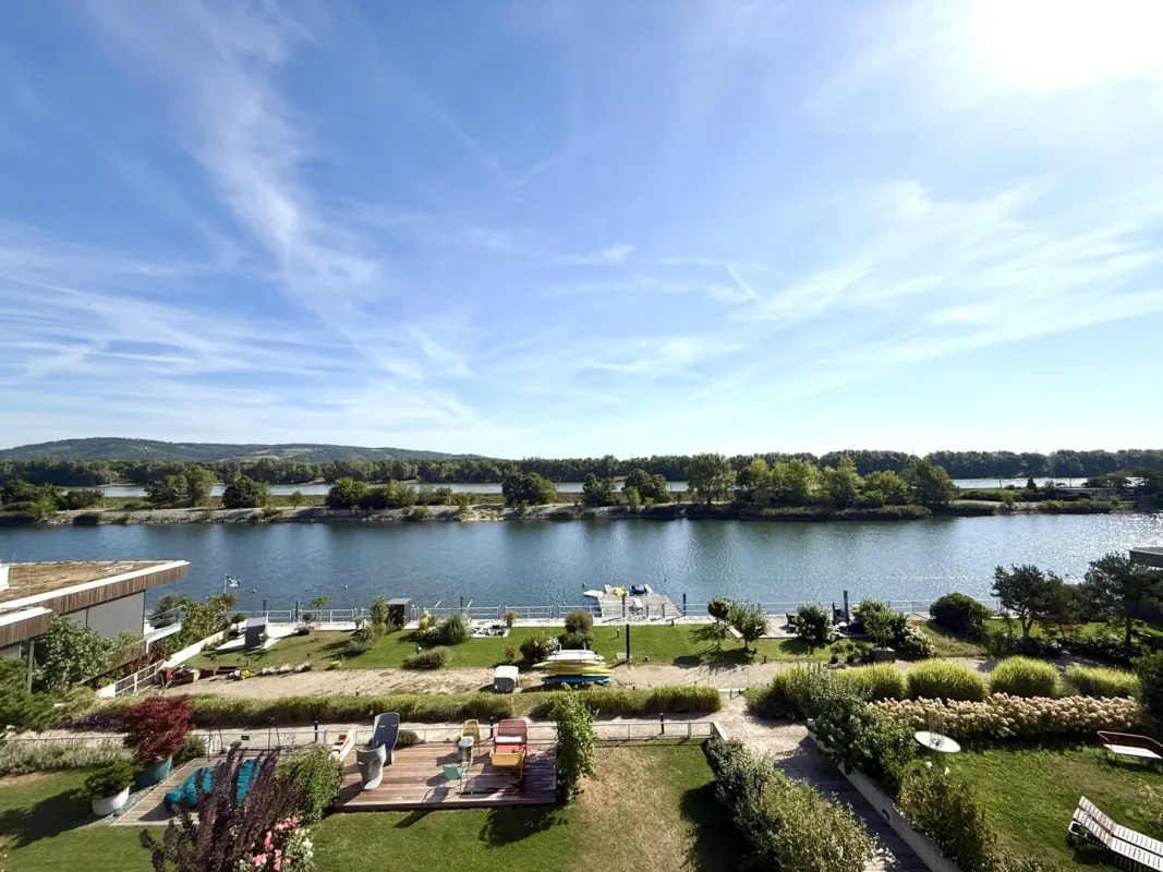 ERSTBEZUG MIT BADESTEG AM WASSER: Ruhelage mit Fernblick über die Donau I großzügige Terrassen & geräumige Wohnküche - Bild 1