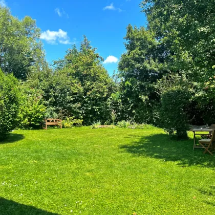 Gepflegtes Holzhaus auf ebenem Grundstück in ruhiger Lage im Ortskern - Bild 2