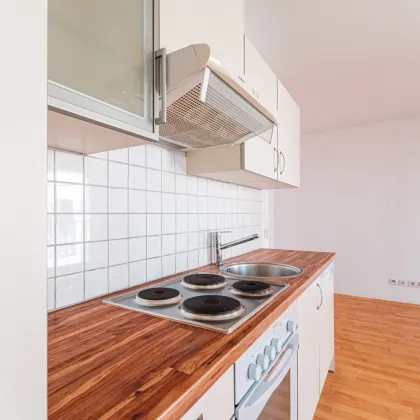 Helle 2-Zimmer-Dachgeschosswohnung mit Lift – optimale Lage bei U4 & U6 - Bild 2