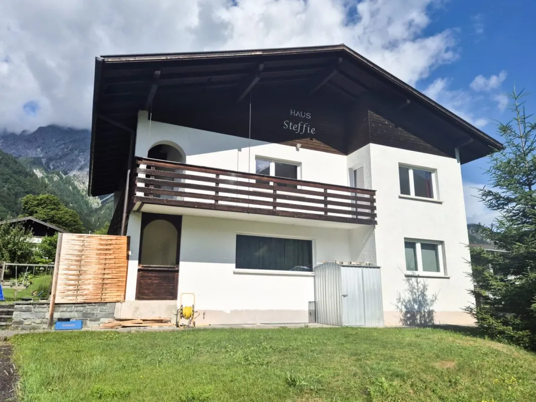 Großzügiges Familienhaus in ruhiger Lage mit Bergblick - Bild 1