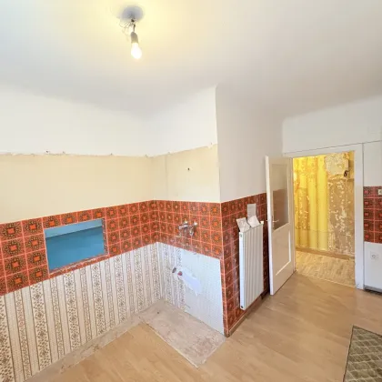 Sanierungsbedürftige 4-Zimmer Wohnung in perfekter Kombination aus Stadt und Land! - Bild 3