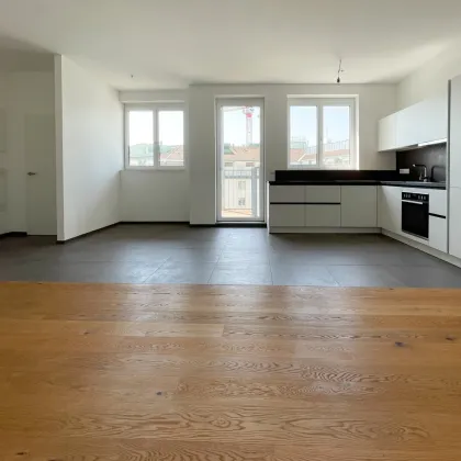 Im Dachgeschoßausbau: 3-Zimmerwohnung mit Balkon in U-Bahn-Nähe - Bild 3