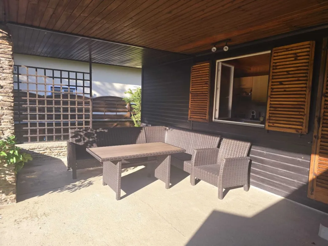 + SOMMERAKTION - EINMALIGE CHANCE + Ferienhaus am Neufelder See - Möglich auch als Zweitwohnsitz - paar Minuten vom Badesee entfernt - Privatstraße um nur € 44.900,- - Bild 1