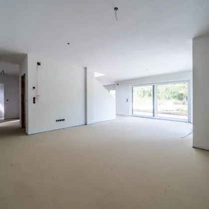 ERSTBEZUG - Modernes Einfamilienhaus mit 148 m² Wohnfläche, Balkon, Terrasse & 2 PKW-Stellplätzen in Strasshof – belagsfertig! - Bild 2