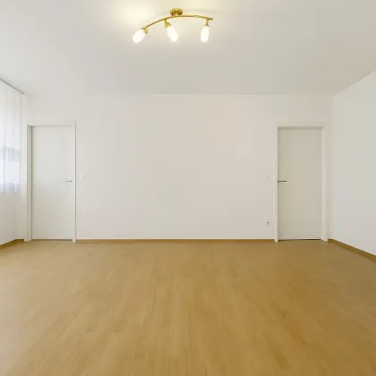 Anlegerwohnung zu verkaufen: befristet vermietete 3-Zimmer-Wohnung + Tiefgaragenplatz mit 4,15% IST Rendite und 6% Soll Potential - Bild 2
