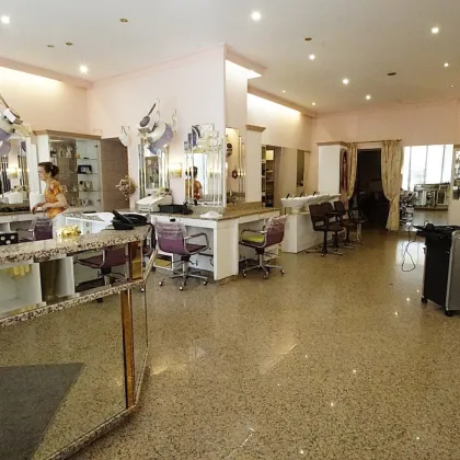 Großzügiger, hochfrequentierter Frisiersalon***unbefristet*** - Bild 2