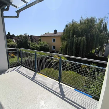 Toplage genießen: Lichtdurchflutete Wohnung mit Balkon & Carport - Bild 2