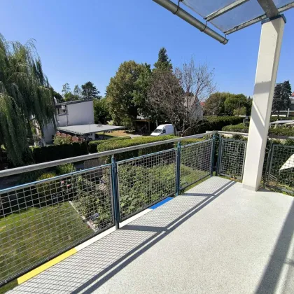 Toplage genießen: Lichtdurchflutete Wohnung mit Balkon & Carport - Bild 3