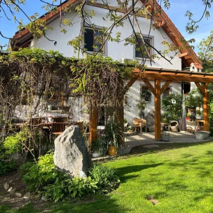 Charmantes Einfamilienhaus mit Wintergarten, Pool und Photovoltaik - Bild 2