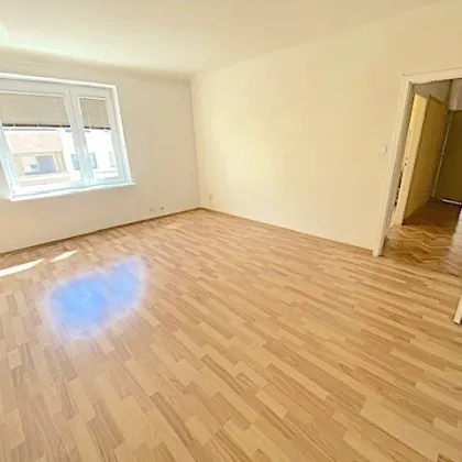 NEUER PREIS! PROVISIONSFREI VOM EIGENTÜMER! UNSANIERTE 4-ZIMMER FAMILIENWOHNUNG NÄHE HANDELSKAI! - Bild 3