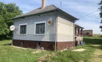 Haus in herrlicher Natur, im Herzen des Nationalparks Őrség, mit großem Potenzial und riesigem Grundstück steht zum Kauf an.