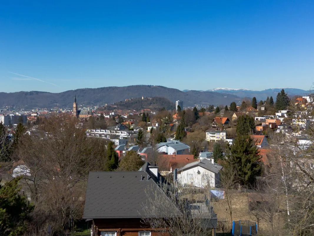 Traumhaftes Grundstück in Grazer Bestlage mit Stadtblick - Bild 1