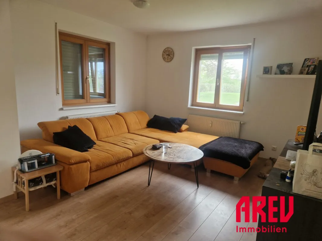 attraktive 4-Zimmer-Wohnung mit Loggia und PKW-Stellplatz im Freien - Bild 1