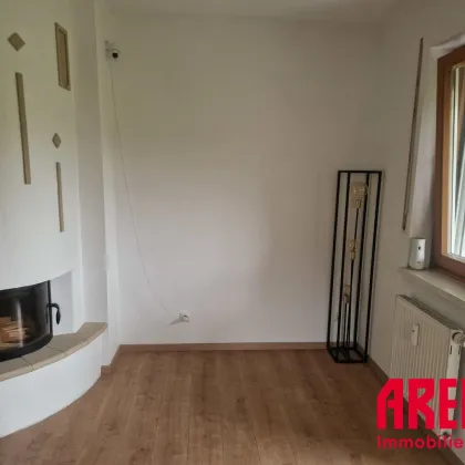 attraktive 4-Zimmer-Wohnung mit Loggia und PKW-Stellplatz im Freien - Bild 3