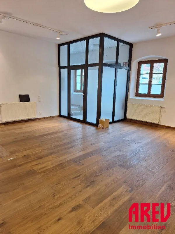 G03 Schlosshof 3 - Bild 1