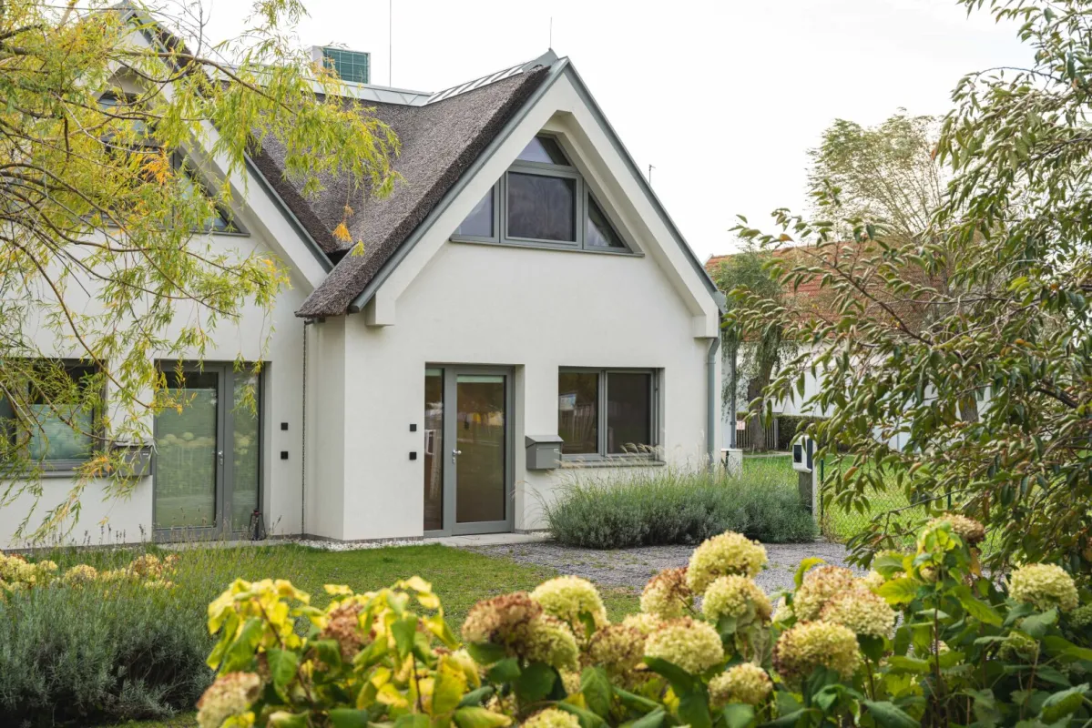 Premium Bungalow in Weiden am See mit Garten und Bootsanleger - Bild 1