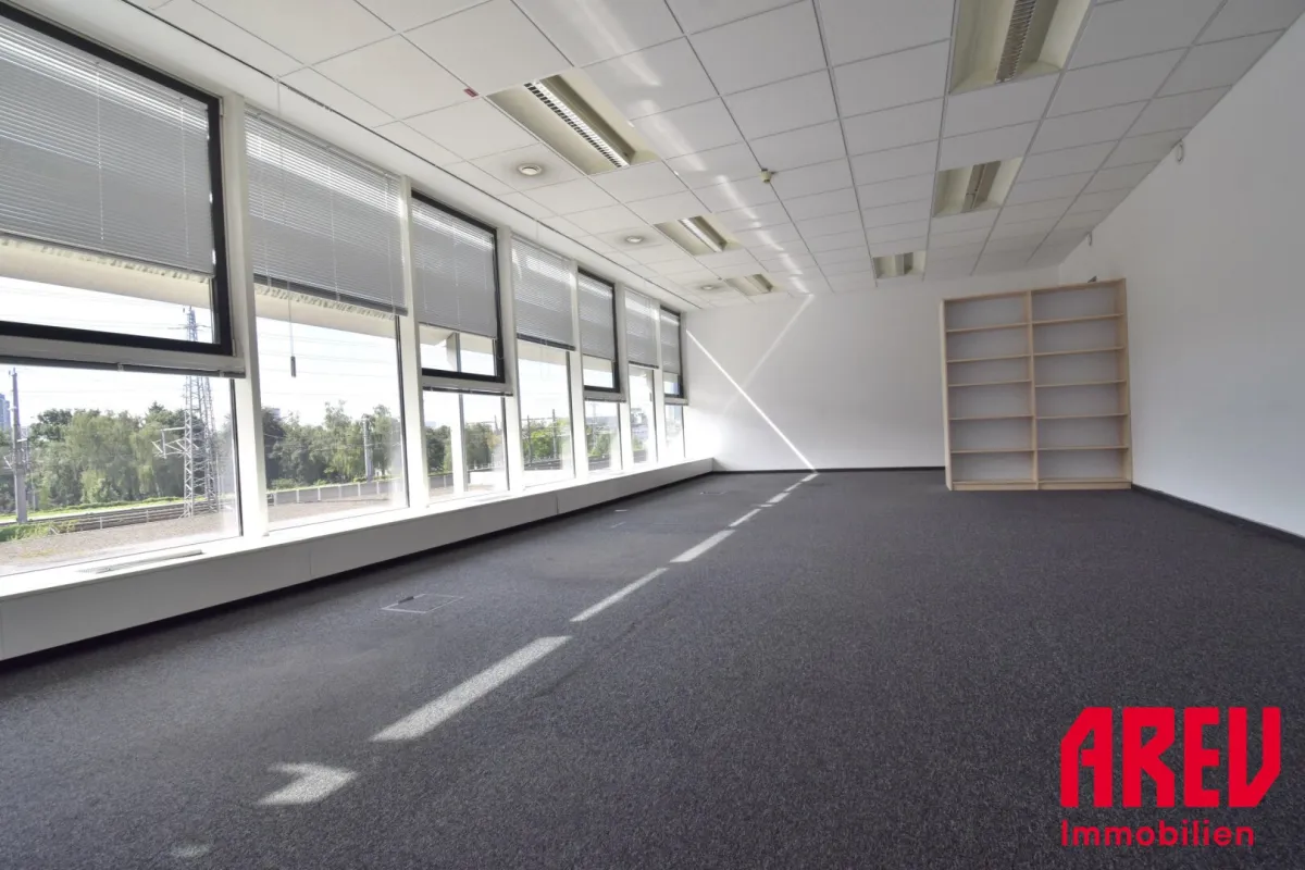 FREIE BÜROFLÄCHE MIT PARKMÖGLICHKEIT UND TOP- ANBINDUNGEN - 1.OG - Bild 1
