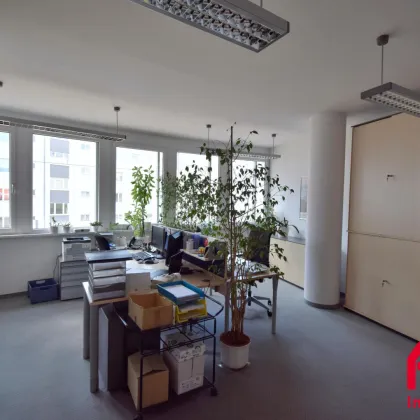 GROSSZÜGIGE RÄUME, ZEITGEMÄSSE AUSSTATTUNG - IHR NEUES BÜRO ERWARTET SIE - 1.OG - Bild 3