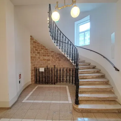 Nähe Naschmarkt: Vermietete Dachgeschoß-Maisonettewohnung mit wunderschönen Terrassen! - Bild 3