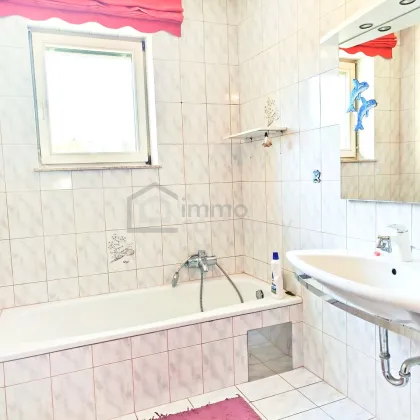 Wo Ruhe auf Lebensqualität trifft – charmantes Haus mit Pool - Bild 3