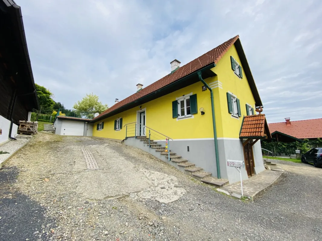 ***Kaufanbot erhalten***Patzen: Rückzugsort im Grünen – charmantes Weinstöckl mit Kellerbar und Garage - umgeben von Weinstöcken - Bild 1