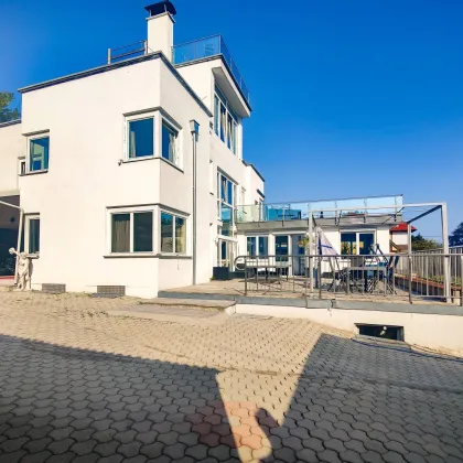 Panoramablick trifft Luxus: Exklusive Villa mit Pool und Seeblick in Krumpendorf. - Bild 2