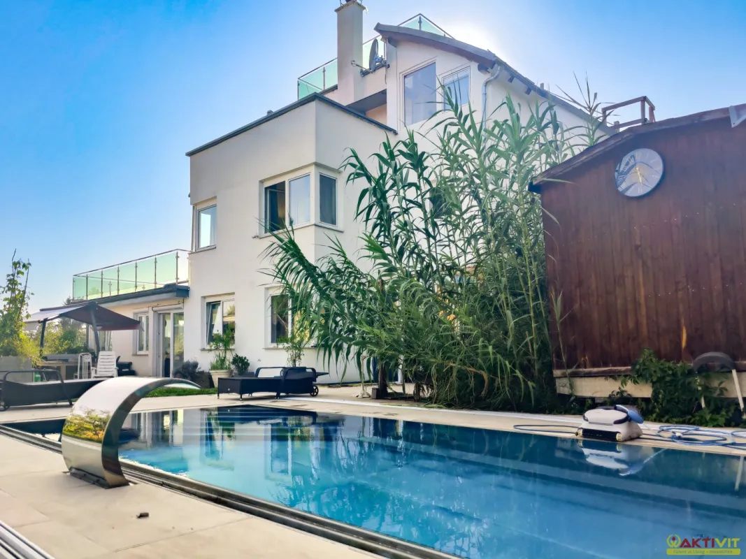 Panoramablick trifft Luxus: Exklusive Villa mit Pool und Seeblick in Krumpendorf. - Bild 1