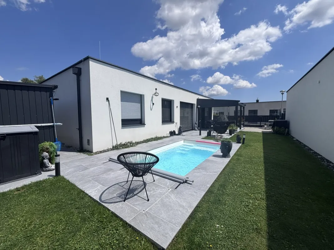 Exklusiver Bungalow mit Pool - sonnige Ruhelage nahe dem Neufelder See - Bild 1