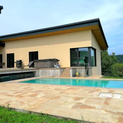 EXKLUSIVE NEUBAUVILLA  mit Pool - Bild 2