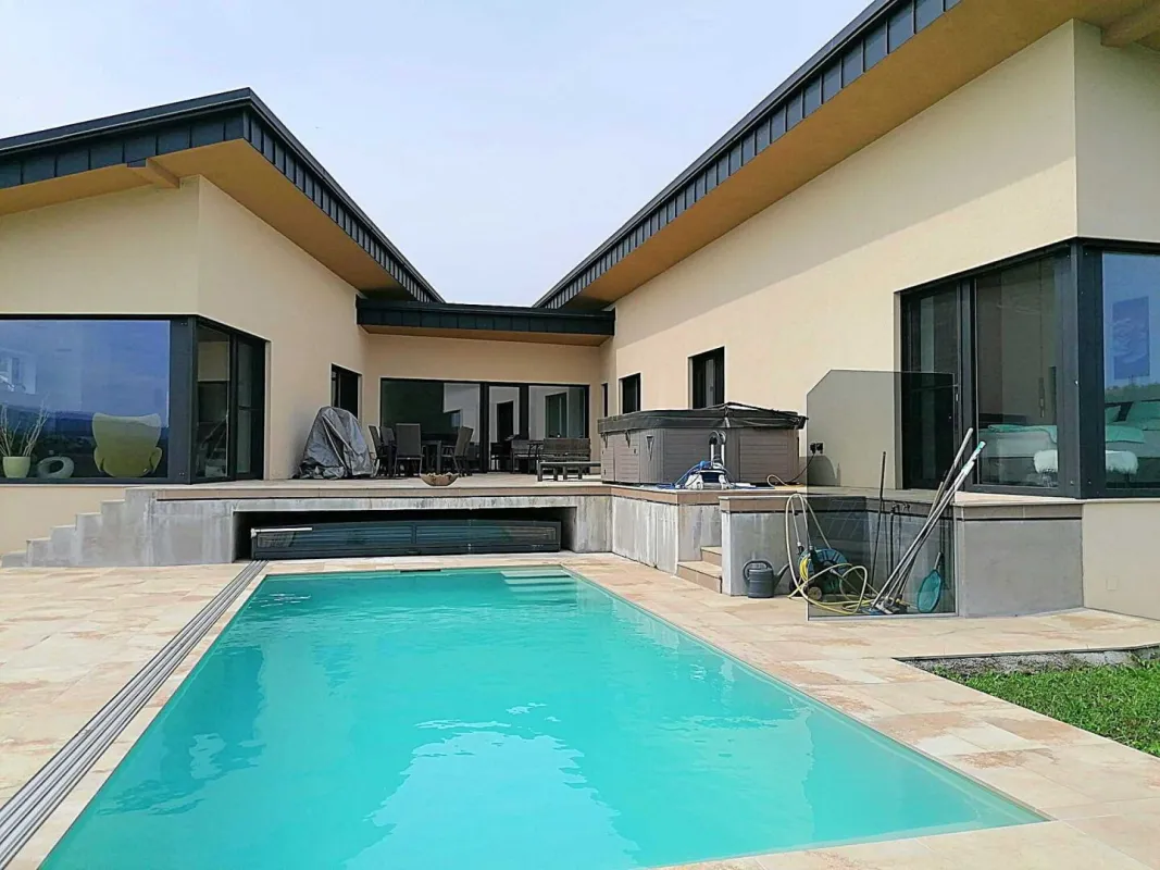 EXKLUSIVE NEUBAUVILLA  mit Pool - Bild 1