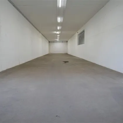 Ebenerdige 218m² Lagerfläche mit Rolltor Nähe Rautenweg - 1220 Wien - Bild 2