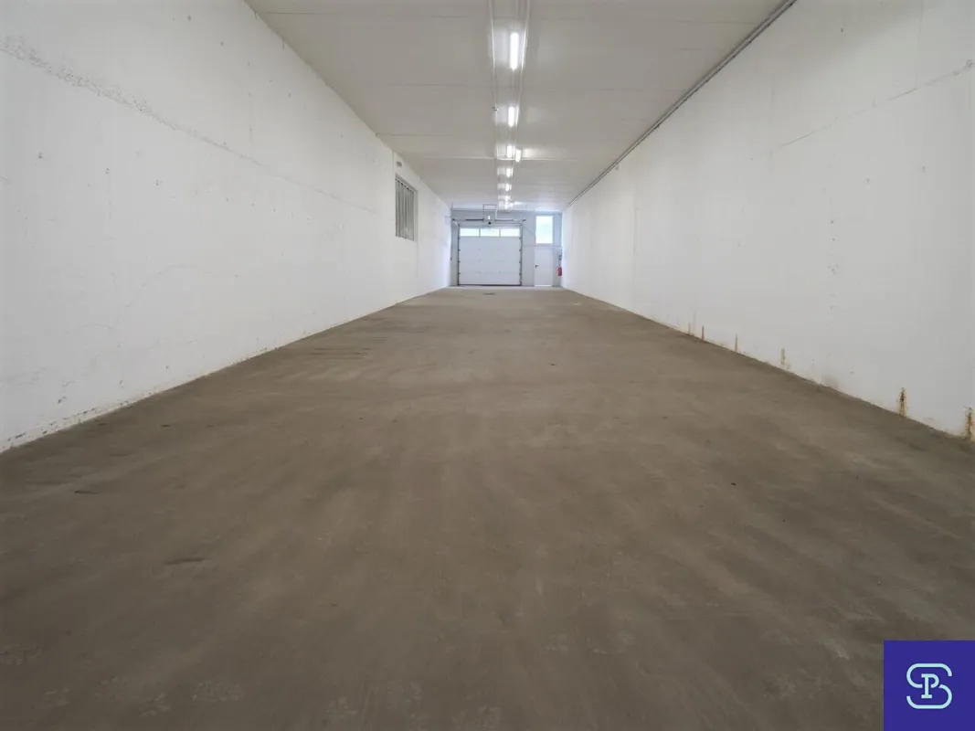 Ebenerdige 218m² Lagerfläche mit Rolltor Nähe Rautenweg - 1220 Wien - Bild 1