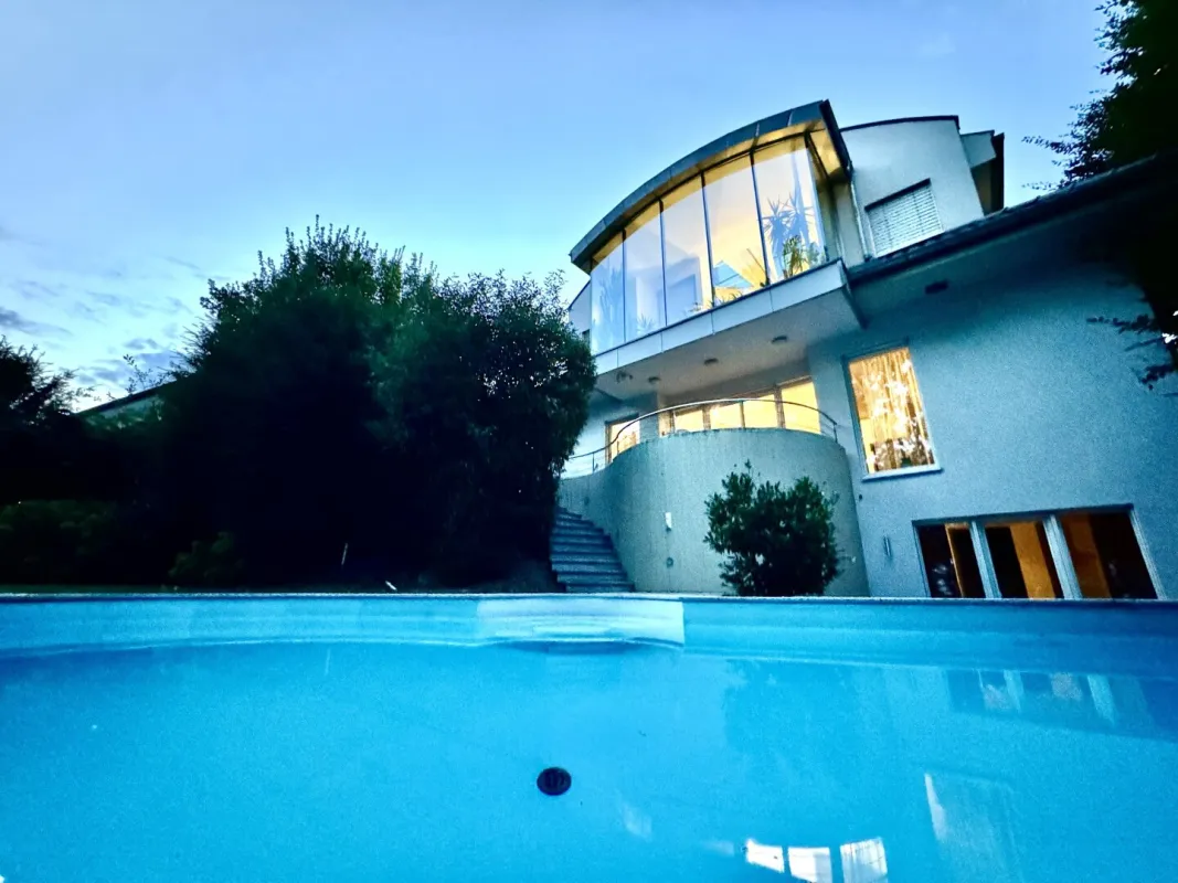 VIDEO IM INSERAT VORHANDEN - ARCHITHEKTENVILLA in THALHEIM am HUMMELHOF - MODERNISIERT und sehr HOCHWERTIG eingerichtet - ansehen lohnt sich - Bild 1