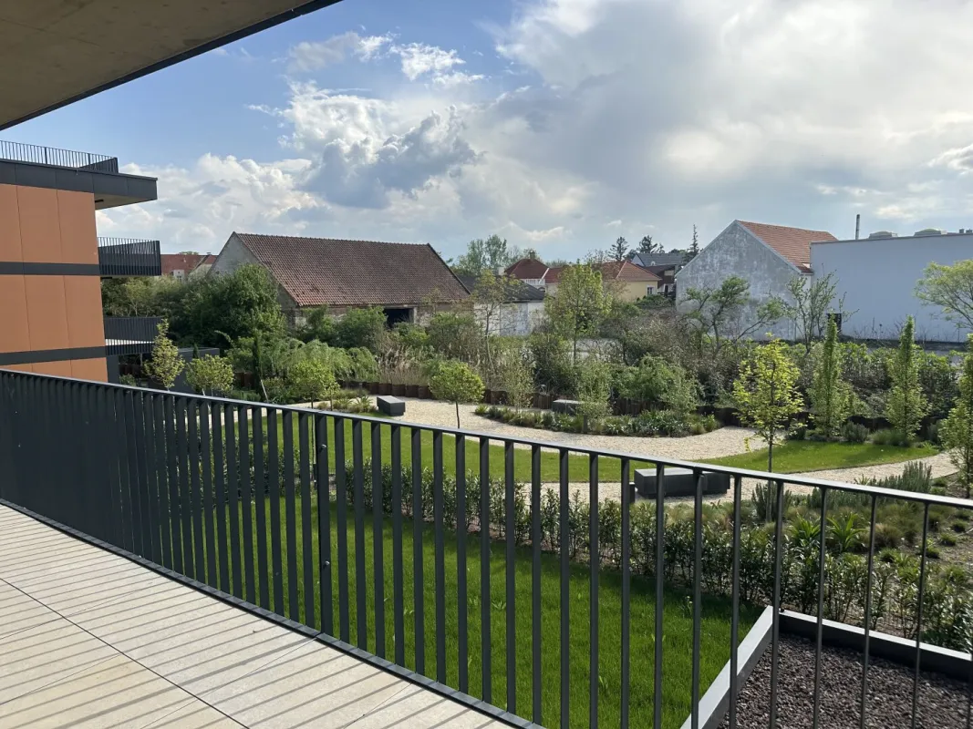 BEL AIR Premium Suites Achau- Home Office Deluxe- DESIGN und SONNE PUR, 15 Min. zur U1 - Bild 1