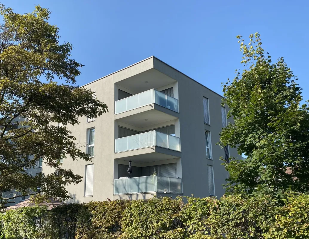 Äußerst gepflegte 3 Zimmer Wohnung mit stilvollem Flair/Balkon & 1 TG-Stellplatz - Bild 1