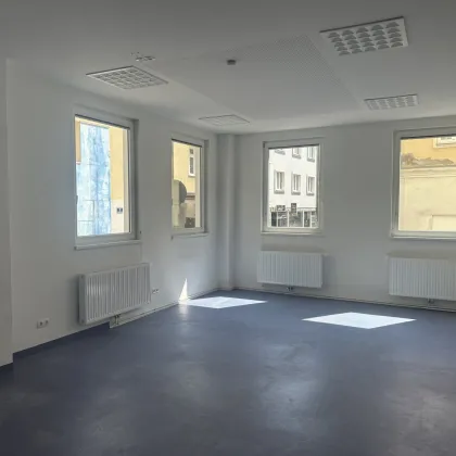 Tolle Gewerbefläche/  Bildungszentrum oder Ordination, extrem frequente Lage- Im Herzen der Altstadt- Busbahnhof vor dem Haus - Bild 2