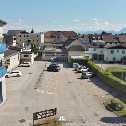 DEIN ZUHAUSE präsentiert: Gewerbeobjekt mit Wohnungen und Parkplätzen in bester Lage am Hauptplatz in Schwanenstadt - Bild 3