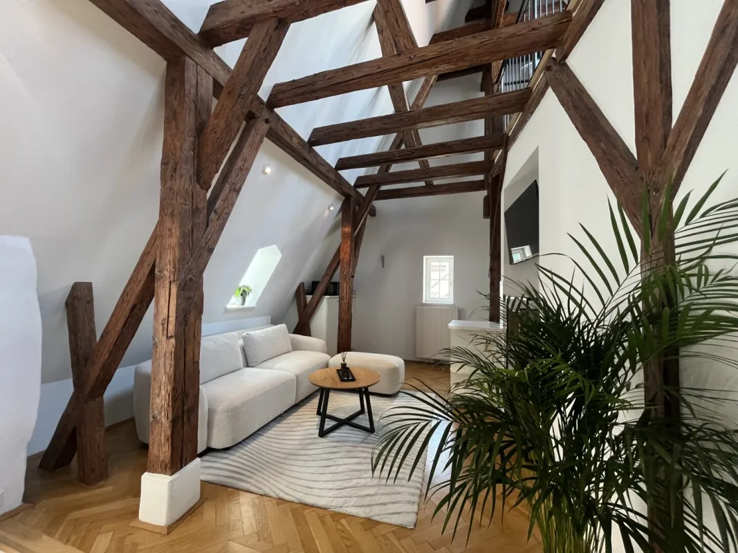 Altstadt-Highlight: 85 m² Dachgeschosswohnung mit Galerie & Charme - Bild 1