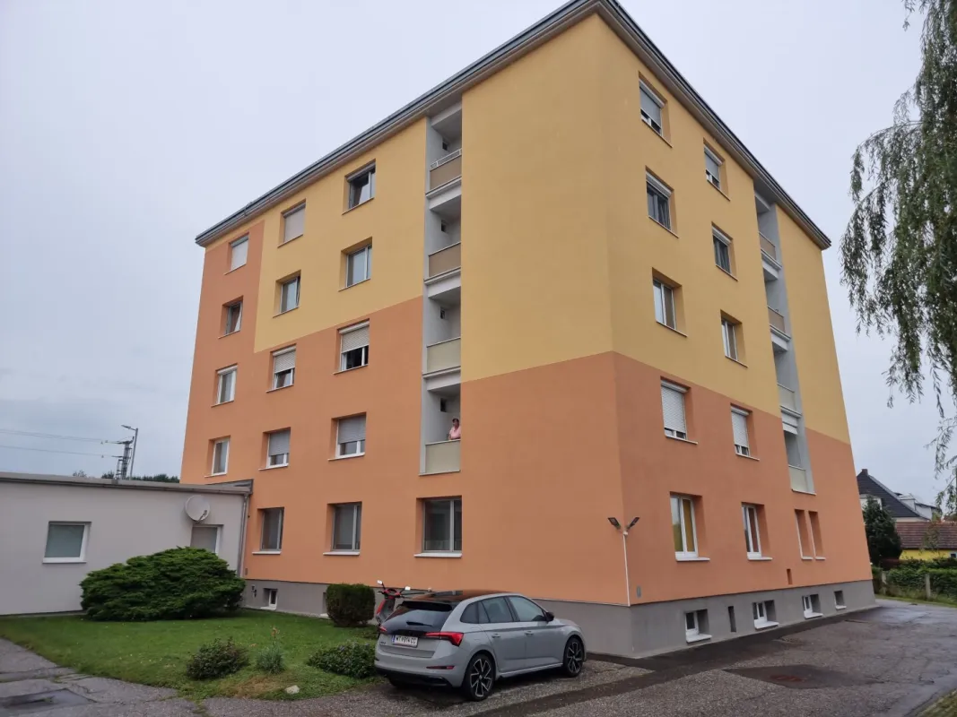 Gepflegte 2-Zimmer-Wohnung mit Loggia in zentraler Lage! - Bild 1